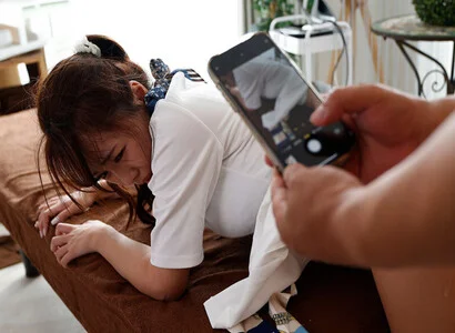 Trong lúc triệt lông không nhịn được nên phang luôn