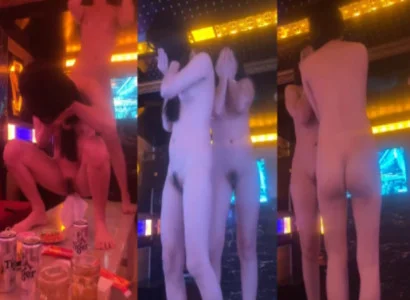 Nữ vũ công múa thoát y cực dâm loạn tại quán karaoke