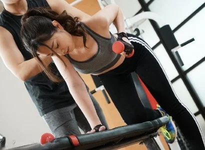 Cả hai chén nhau ngấu nghiến
